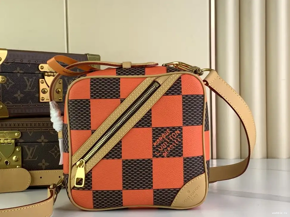 WIS VUITTON Messenger-24*24*8CM Chess LOUIS 0525
